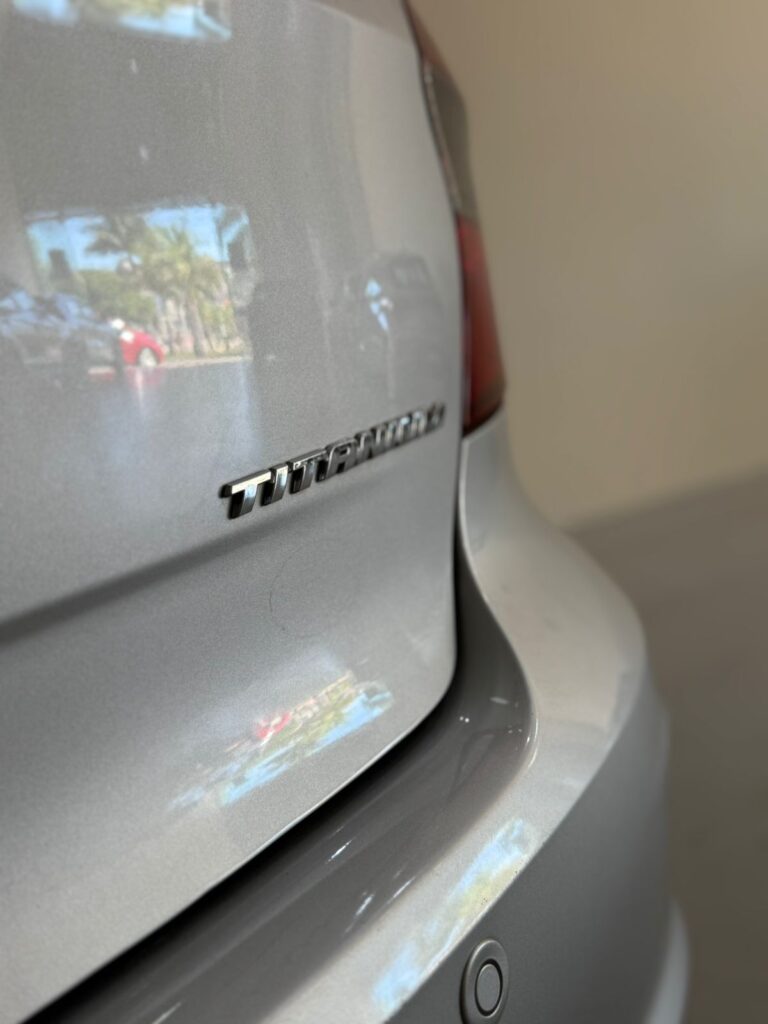 KA SEDAN TITANIUM2
