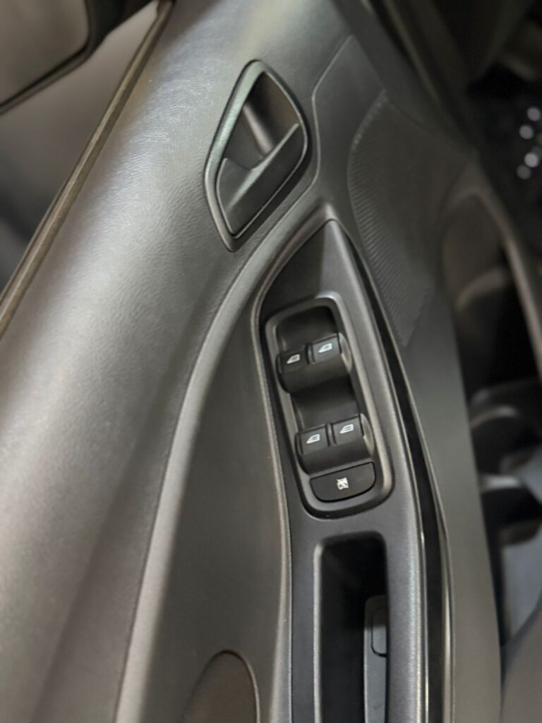 KA SEDAN TITANIUM3