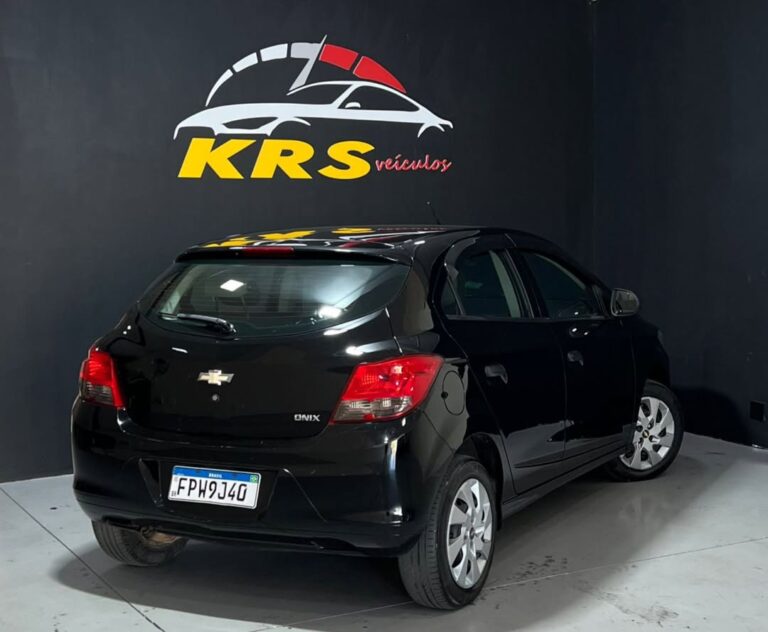 🚘 GM - Chevrolet - ONIX HATCH LS 1.0 8V FlexPower 5p Mec. 📅 2015-2015 💰 Preço- R$ 45.900,00—— (2)