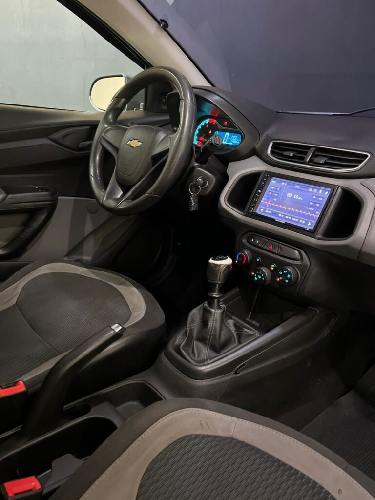 🚘 GM - Chevrolet - ONIX HATCH LS 1.0 8V FlexPower 5p Mec. 📅 2015-2015 💰 Preço- R$ 45.900,00—— (3)