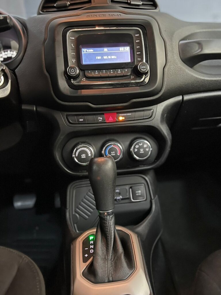 🚘 Jeep - Renegade Sport 1.8 4x2 Flex 16V Aut. 📅 2017-2018 💰 Preço- R$ 72.900,00—————————————— (8)