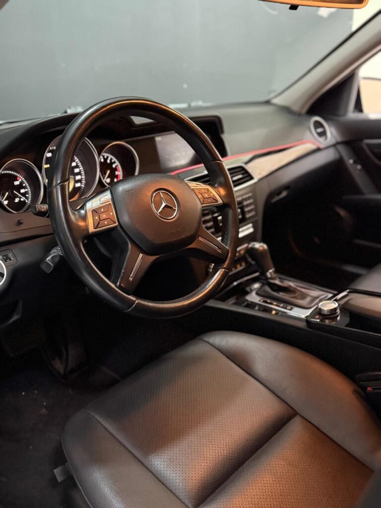 🚘 Mercedes-Benz - C-180 CGI Classic 1.8 16V 156cv Aut. 📅 2011-2012 💰 Preço- R$ 69.900,00————— (3)