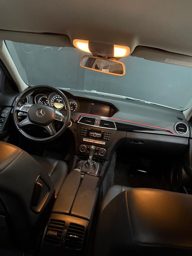 🚘 Mercedes-Benz - C-180 CGI Classic 1.8 16V 156cv Aut. 📅 2011-2012 💰 Preço- R$ 69.900,00————— (4)